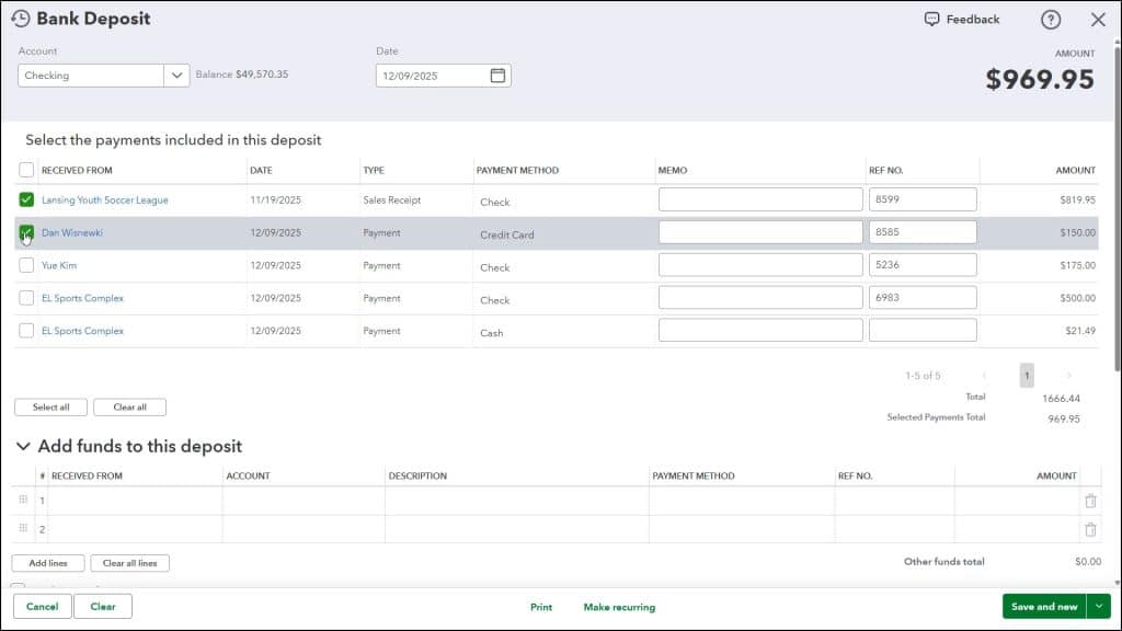 A picture showing how to select the customer payments to include in a deposit if you manually record a bank deposit in QuickBooks Online using the “Bank Deposit” window.