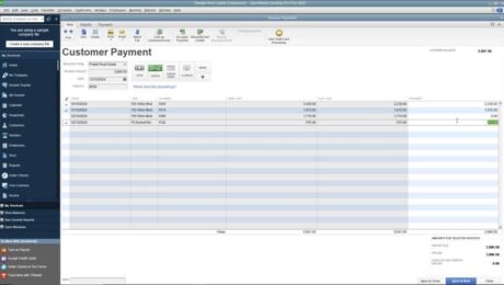 A picture showing how to apply one payment to multiple invoices in QuickBooks in the “Receive Payments” window.